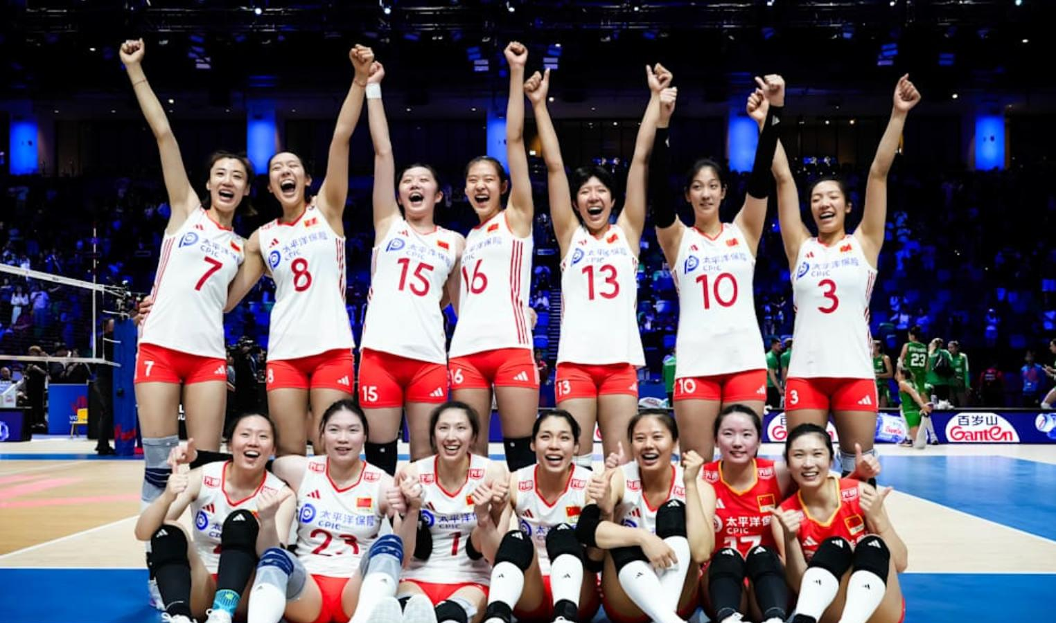 中国女排回归回归闪耀表现，羽毛球队球迷集体呐喊