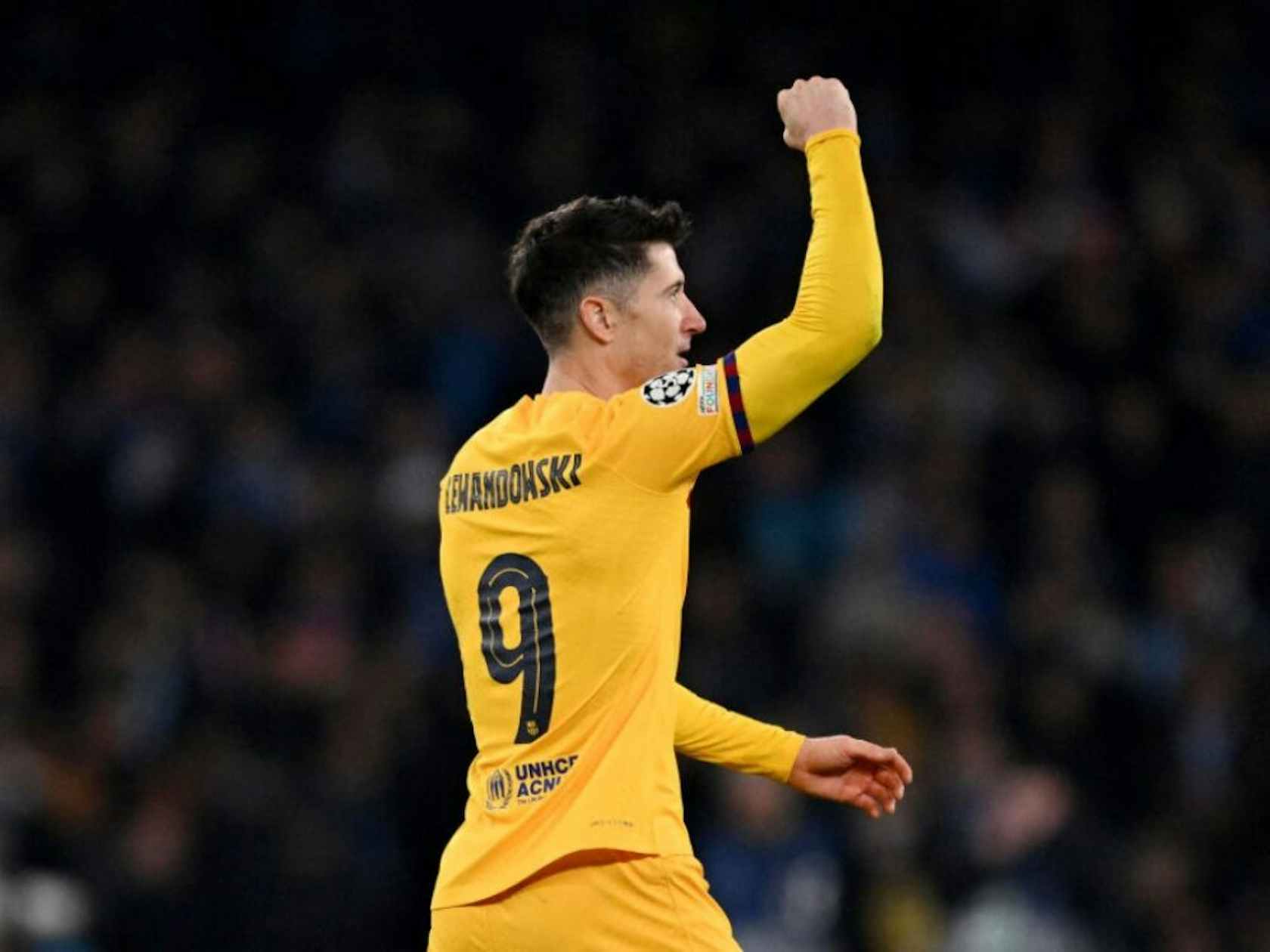  莱万多夫斯基迎来三赛季高光表现，SKT球迷沸腾！